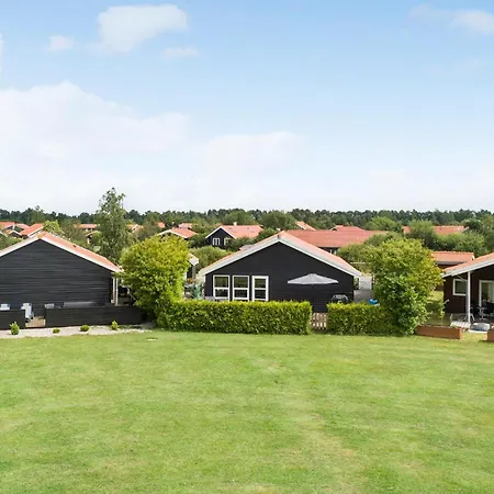Holiday home 4 Bedroom Beautiful In Vaeggerlose *