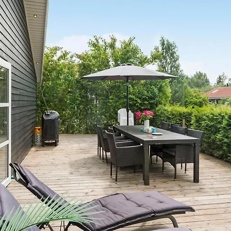 4 Bedroom Beautiful In Vaeggerlose Holiday home Boto By