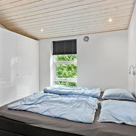 4 Bedroom Beautiful In Vaeggerlose