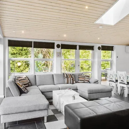 4 Bedroom Beautiful In Vaeggerlose Holiday home