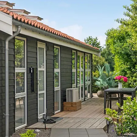 펜션 4 Bedroom Beautiful In Vaeggerlose *