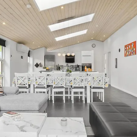 4 Bedroom Beautiful In Vaeggerlose Holiday home Boto By