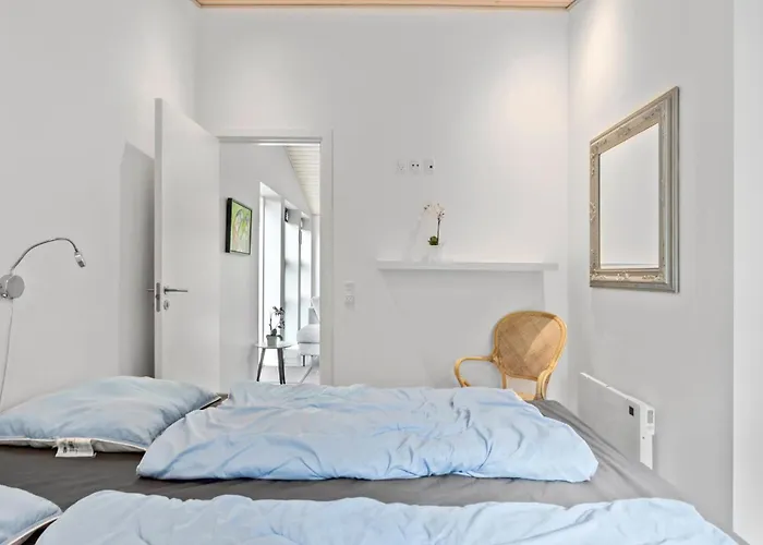 4 Bedroom Beautiful In Vaeggerlose Bøtø By